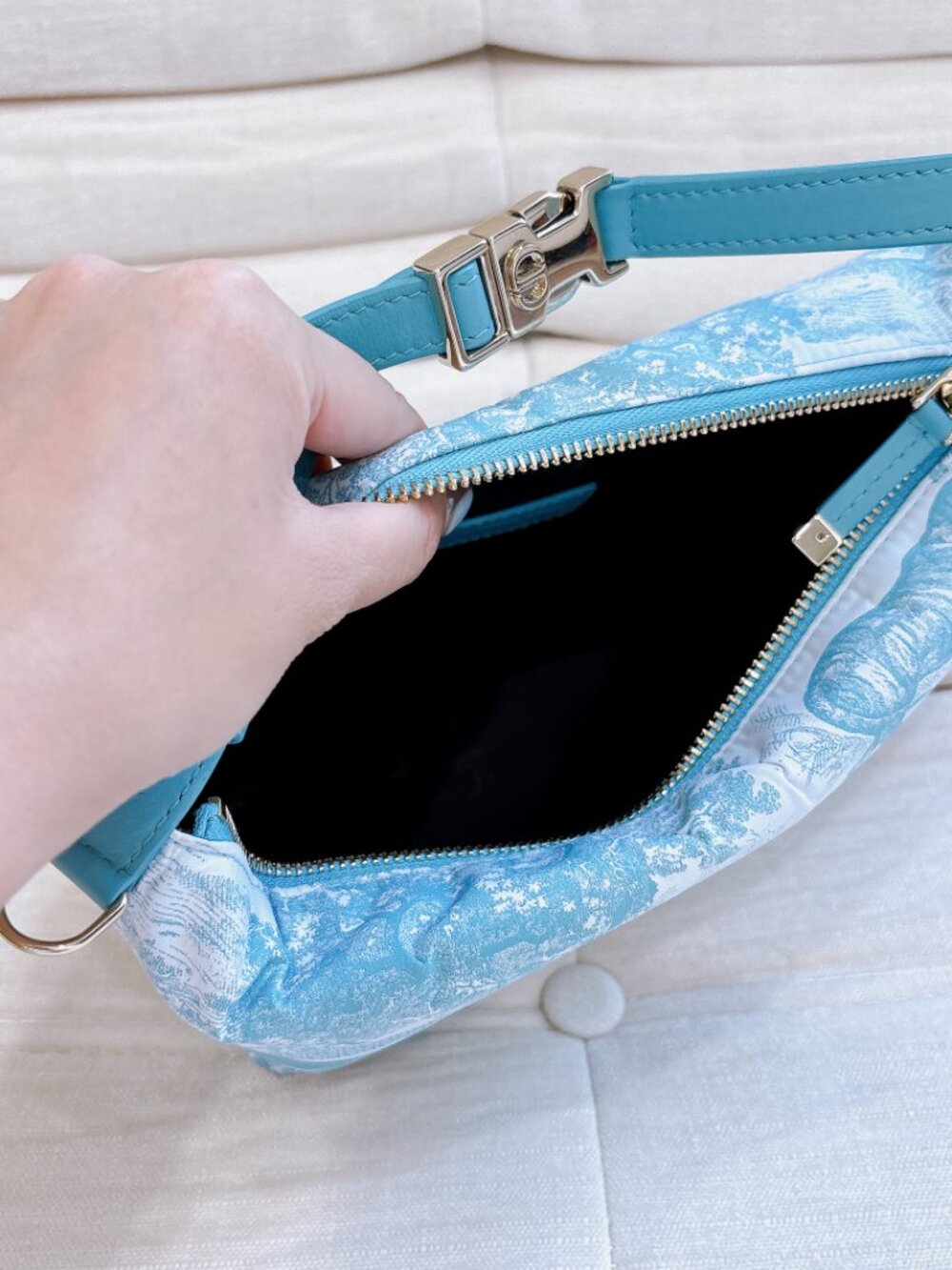 99% NEW DIOR BAG - Picture 6 of 12